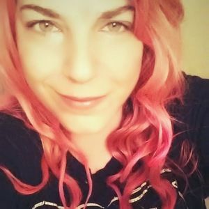 Meet your Posher, Lora